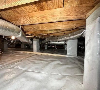 Encapsulated crawl space with a sealed vapor barrier