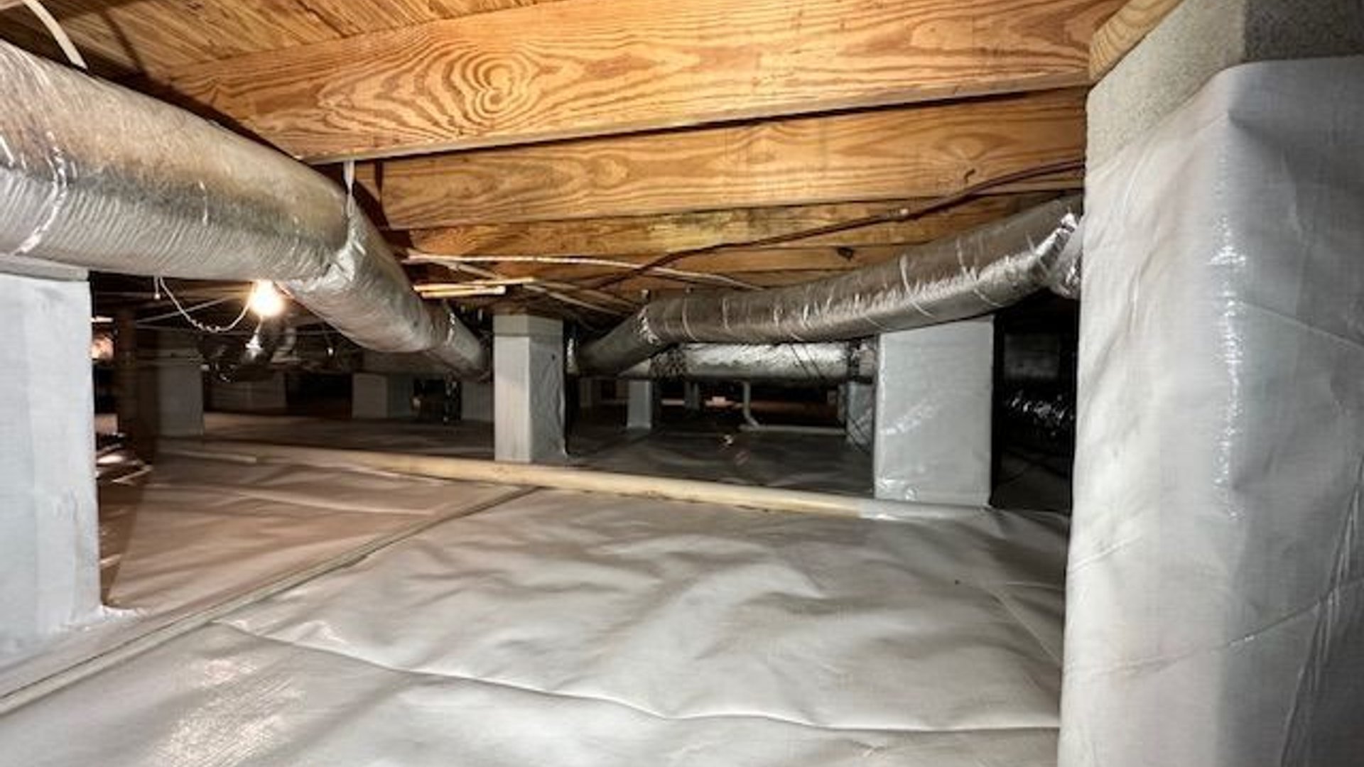 Clean encapsulated crawl space with a sealed vapor barrier
