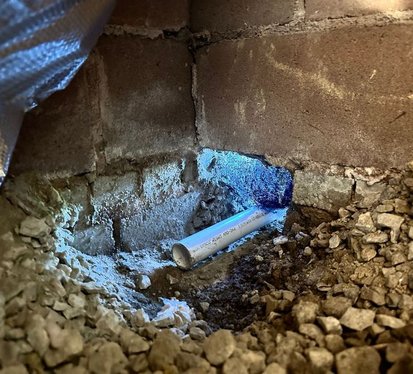 Interior crawl space drainage system